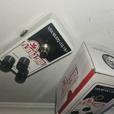 Electro-Harmonix Nano Big Muff Pi Distortion / Sustainer 2013 - Present - White / Black / Red image 4