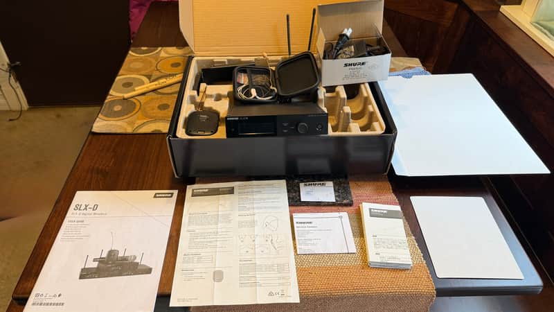 Shure SLXD14/153T Headset Wireless Microphone System, J52 Band image 1