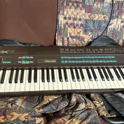 Yamaha DX7 digital fm synthesizer