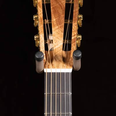 Martin Custom Shop 000-28; Exceptionally Broad Figured Koa (New) image 3