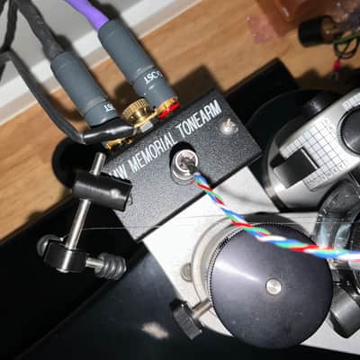 VPI Prime Signature Turntable Excellent Condition w/ Periphery Clamp And Brand New Tonearm And Junction Box image 7