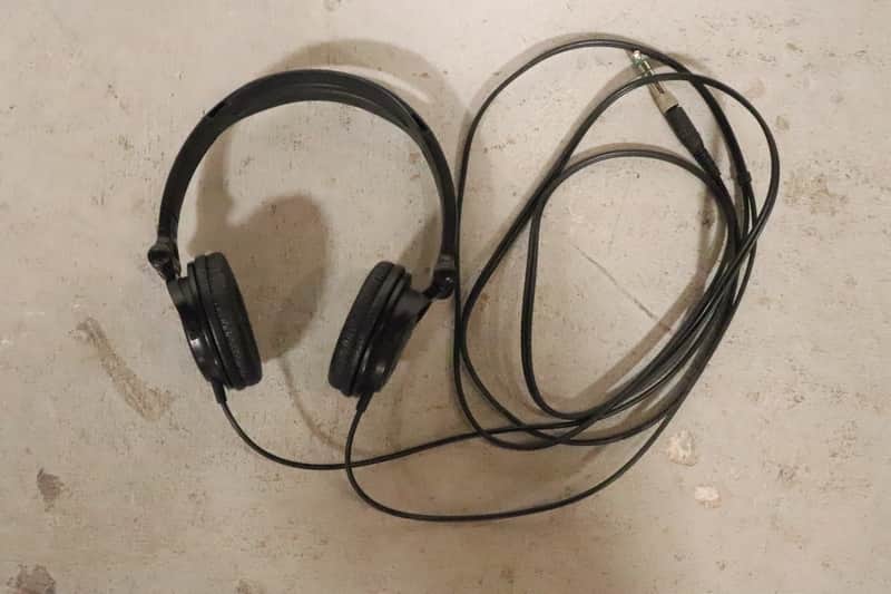 Sony MDR-V150 Studio Monitor Headphones image 1