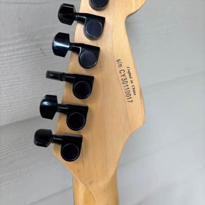 Squier Showmaster HH Skull & Crossbones 2003 - 2004 - Black Metallic / Skull & Crossbones image 10
