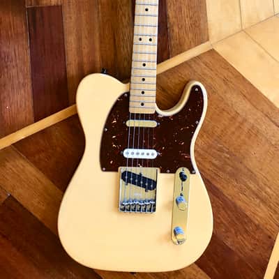 2011 Fender Deluxe Series 60th Nashville Mexico  Transparent Honey Telecaster Electric Guitar case image 2