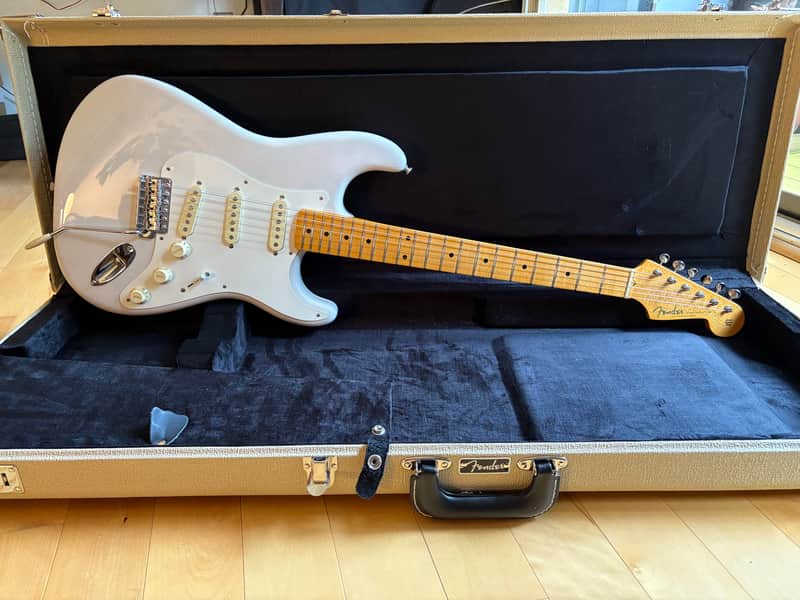 Fender Eric Johnson Stratocaster with Maple Fretboard 2005 - Present - White Blonde image 1