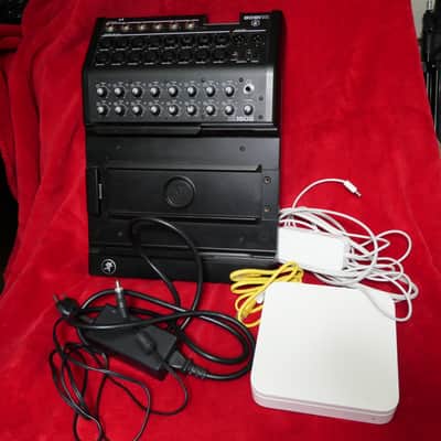 Mackie DL1608 16 Channel Wireless Digital Mixer bundle with AirPort Extreme router image 7