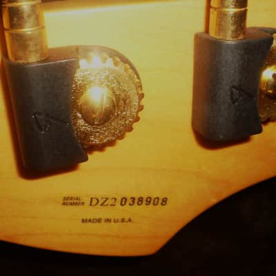 Fender American Deluxe Zone Bass 2002 - Walnut image 18