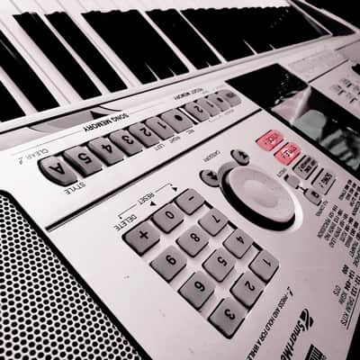 MUST SEE!!! YAMAHA DGX 305 SEMI-WEIGHTED 76-KEY DIGITAL PIANO IN AMAZING CONDITION! image 20