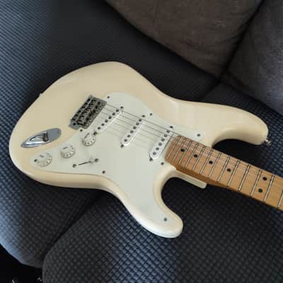 Fender Stratocaster white with maple neck 2021 - White image 1