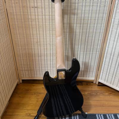 Squier Affinity Jazz Bass with Maple Fretboard 2021 - Present - Black image 16