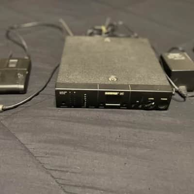 Shure UC Wireless System for Guitar or Mic, UC4-UA Receiver and UC1 Transmitter Black image 1
