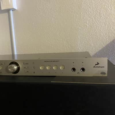 Antelope Audio Satori Monitor Controller with R4S Remote Control 2014 - Present - Silver image 5