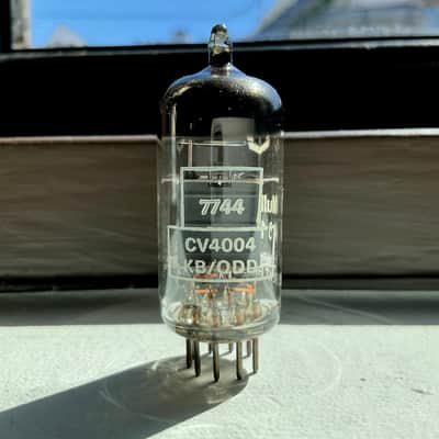 VINTAGE 1977 MULLARD 12AX7 / M8137 / CV4004 / M8137 / BOX PLATE MIL SPEC MADE IN THE UK MITCHAM FACTORY - VERY GOOD CONDITION image 2