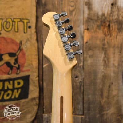 Fender Standard Stratocaster with Maple Fretboard 1983 - Sienna Sunburst image 6