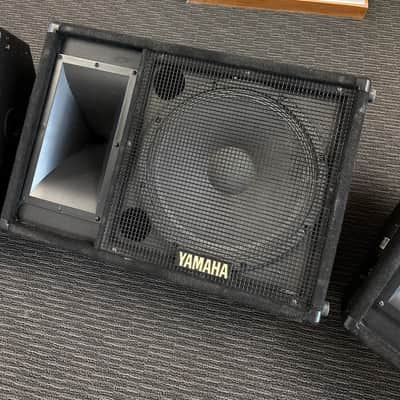 Yamaha SM15IV Club Series 15" Passive Monitors + QSC 900w Power Amp image 5