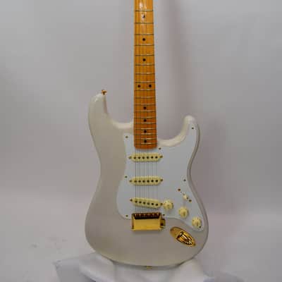 2007 Fender American Vintage 1957 Commemorative Stratocaster Electric Guitar, Maple Fingerboard, White Blonde w/ Case image 2