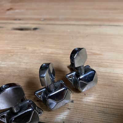 Yamaha Pacifica 012 Chrome Guitar Machine Heads Tuners 6 - in - line image 4