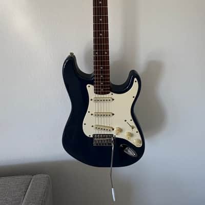 Squier  Strat Affinity  2008-09 - Deep blue image 2