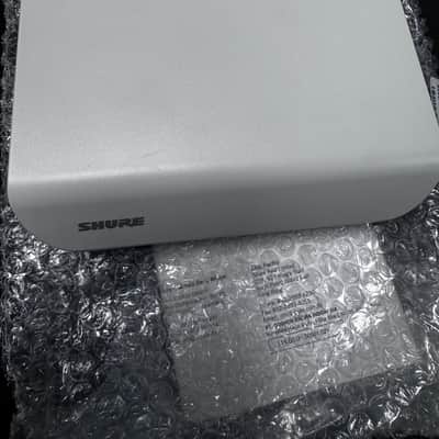 Shure UA864 Wall-Mounted Wideband Antenna 2022 - Present - White image 1