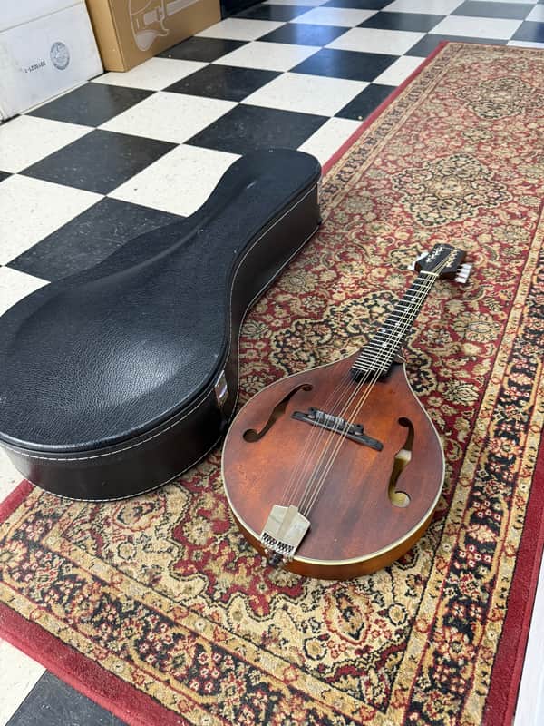 Eastman MD305 Solid Spruce/Maple A-Style Mandolin