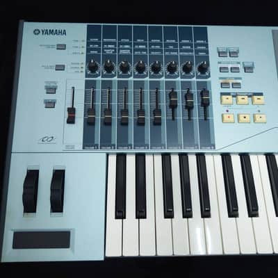Yamaha Motif XS 6 Production Synthesizer with case image 3