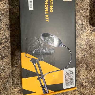 Maono Podcasting Microphone Kit AU-A04 image 1