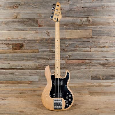 Peavey T-40 Bass Guitar