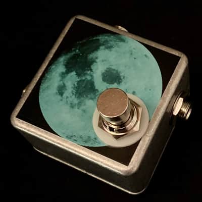 Saturnworks Micro A/B Switch Box Tuner Out Mute Pedal - Smallest AB on the Market - Handcrafted in California