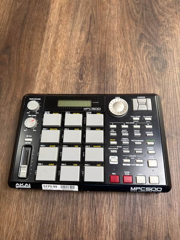 Akai MPC500 Music Production Center 2006 - 2013 - Black image 1