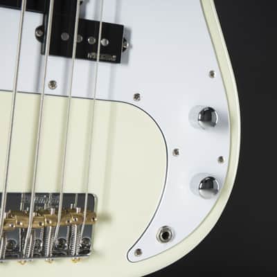Vintage Reissued V4MVW Vintage White - 4-String Electric Bass image 8