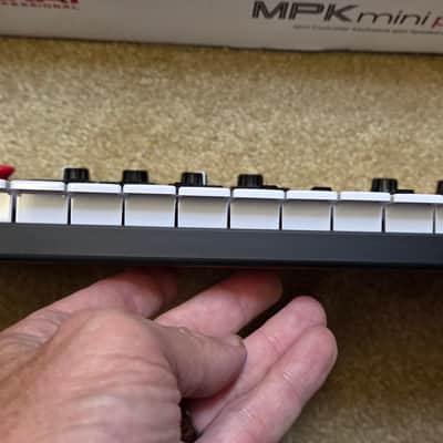 Akai MPK Mini Play MKIII / MK3 25-Key Portable Keyboard & MIDI Controller with Built-In Speaker image 3
