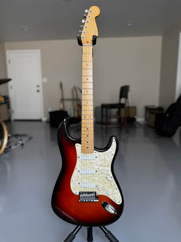 Fender Strat Plus 1997 – Sunburst, Plek’d + OHSC – Excellent image 1