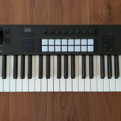 Novation Launchkey 37 MKIV MIDI Keyboard Controller - Black image 2