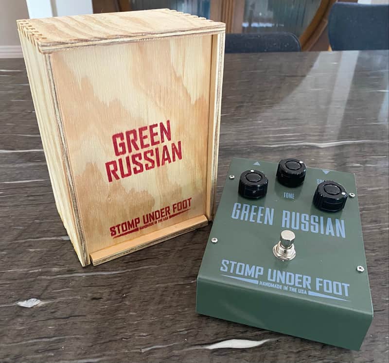 Stomp Under Foot Green Russian Vintage w/ wooden box image 1
