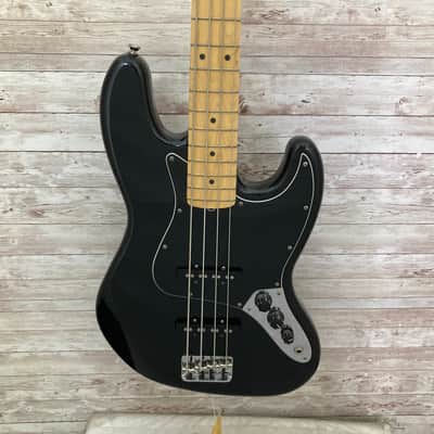 Used 2004 Fender American Series Jazz Bass with Maple Fretboard image 1