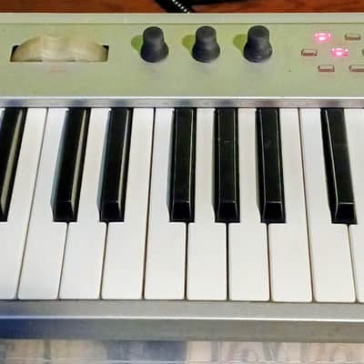 Alesis Micron Keyboard Synth with power supply and Gator Case image 2