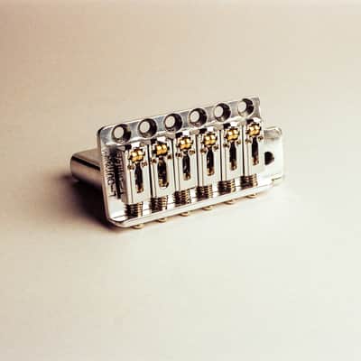 L Guitar Glide PRO Tremolo Bridge with Claw Lock Resonator image 3