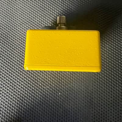 MXR M104 Distortion + 1995 - Present - Yellow image 3