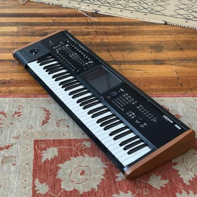 KORG Kronos 2 61-Key Workstation w/Gator Case image 11