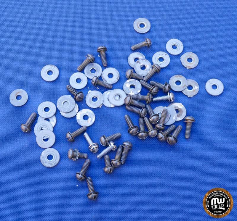 Camco Lugs Mounting Screws 32 Pieces Long image 1