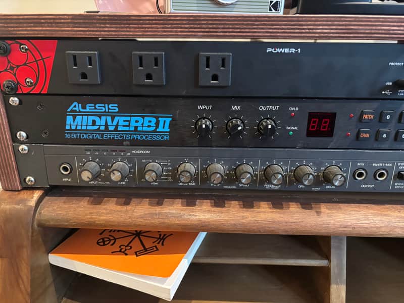 Alesis Midiverb II 16-Bit Digital Effects Processor 1990s - Black image 1