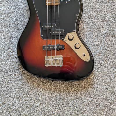 Squier Classic Vibe Jaguar Bass 2020 - Present - 3-Color Sunburst image 2