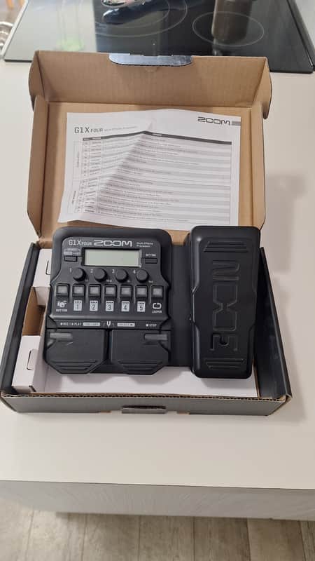 Zoom G1X Four