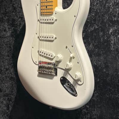 Fender Player Stratocaster Maple Fretboard 2018 Polar White MIM Electric Guitar image 2