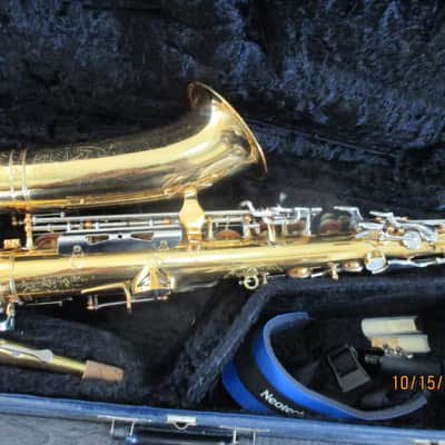 Vito brand Alto saxophone with case and mouthpiece. Made in Japan image 5