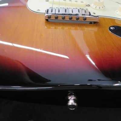 Fender American Deluxe Stratocaster with Maple Fretboard 2011 - 2015 - 3-Color Sunburst image 11