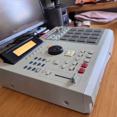 Akai MPC2000XL MIDI Production Center 2000 - 2005 - Grey image 3