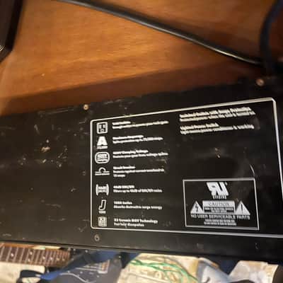 Live Wire PC900 9-Outlet Power Conditioner and Distribution System 2010s - Black image 4