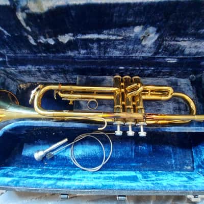 King Cleveland 600 Bb Trumpet, USA, Brass with Case, good but resolder image 3