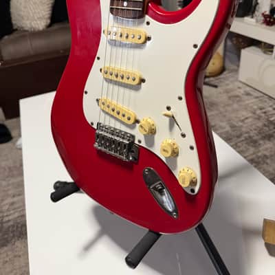 Squier Standard Stratocaster with Maple Fretboard 1996 - 2000 - Torino Red image 7